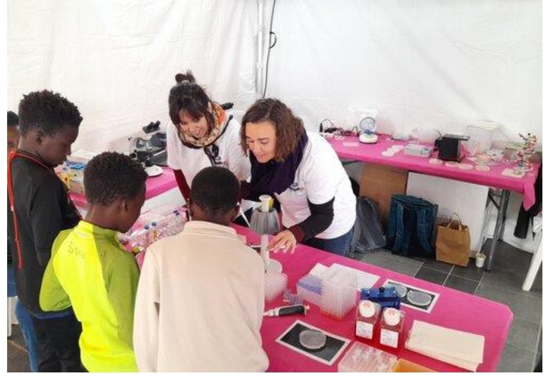 crsaparis (@crsa_paris) on Twitter photo Fête de la Science : les chercheurs du <a href="/crsa_paris/">crsaparis</a> seront présents sur le campus de Jussieu samedi 12 et dimanche 13 octobre (tente 38). N'hésitez pas à aller manipuler avec eux🧪🔬🧫 .
#FDS2024 <a href="/Sorbonne_Univ_/">Sorbonne Université</a> <a href="/InsermIDF/">Inserm Île-de-France</a> <a href="/FeteScience/">Fête de la science</a> Fête de la Science : les chercheurs du <a href="/crsa_paris/">crsaparis</a> seront présents sur le campus de Jussieu samedi 12 et dimanche 13 octobre (tente 38). N'hésitez pas à aller manipuler avec eux🧪🔬🧫 .
#FDS2024 <a href="/Sorbonne_Univ_/">Sorbonne Université</a> <a href="/InsermIDF/">Inserm Île-de-France</a> <a href="/FeteScience/">Fête de la science</a>