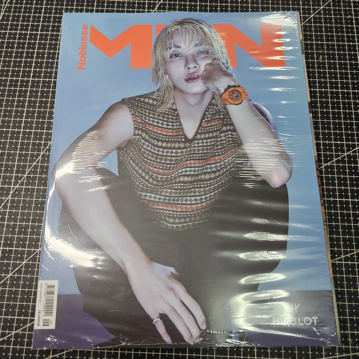 imlaazzzy's tweet photo. Jeonghan Day Giveaway 🎉

1 winner of Hublot x Men Noblesse Magazine 

Mechanics: 
-mbf me and @Lotieeestans 
-rt and like this tweet 

Ends on October 04
Good luck ✨️ https://t.co/caBCgnynjK
