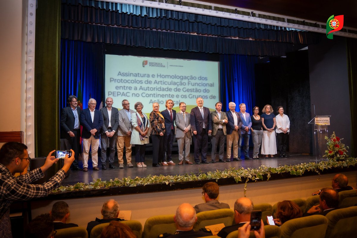 JMFernandesEU's tweet image. 🗣️ No #Cadaval, tive a oportunidade de homologar os protocolos de articulação funcional entre a Autoridade de Gestão do PEPAC e os 52 Grupos de Ação Local, uma etapa decisiva para garantir que as freguesias #rurais de todo o país possam beneficiar dos 150 milhões de euros