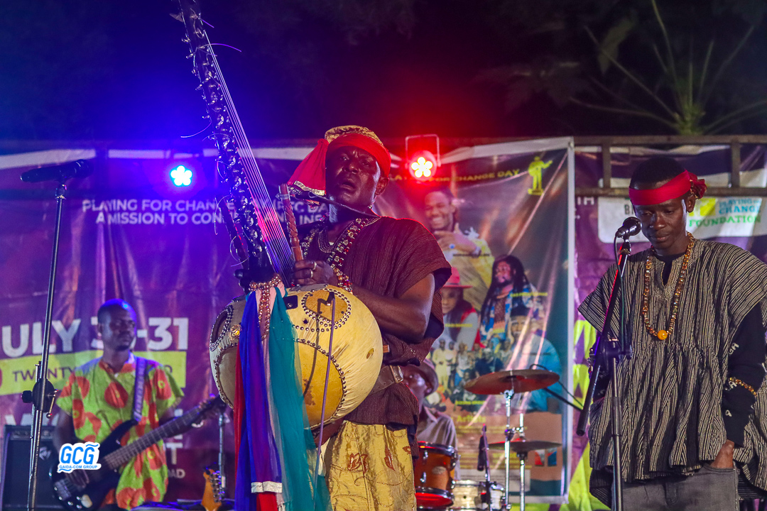 gaidacomgroup's tweet photo. Tamale’s very own **Gana King Kora** is the ONLY professional Kora player in Ghana! 🇬🇭 he wowed crowds at the **Playing for Change Day** in Tamale with an electrifying performance. 
#GanaKingKora #KoraMaster #TamaleMusic #PlayingForChange #AfricanInstruments #ProudGhanaian https://t.co/Hpqq5WoinW