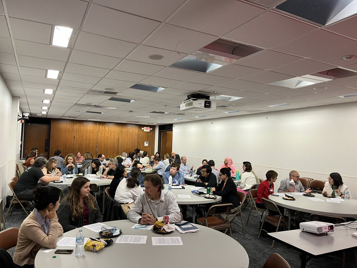 Janet Alder (she/her) (@aldersuss) on Twitter photo Full house for Faculty Workshop on Mentoring PhD Students and Postdocs. We need to improve mentoring for all trainees and this is how PIs learn best practices. <a href="/rutgershealth/">Rutgers Health</a> <a href="/RutgersSGS/">School of Graduate Studies - Rutgers University</a> <a href="/RutgersOPA/">Office of Postdoctoral Advancement at Rutgers</a> Full house for Faculty Workshop on Mentoring PhD Students and Postdocs. We need to improve mentoring for all trainees and this is how PIs learn best practices. <a href="/rutgershealth/">Rutgers Health</a> <a href="/RutgersSGS/">School of Graduate Studies - Rutgers University</a> <a href="/RutgersOPA/">Office of Postdoctoral Advancement at Rutgers</a>