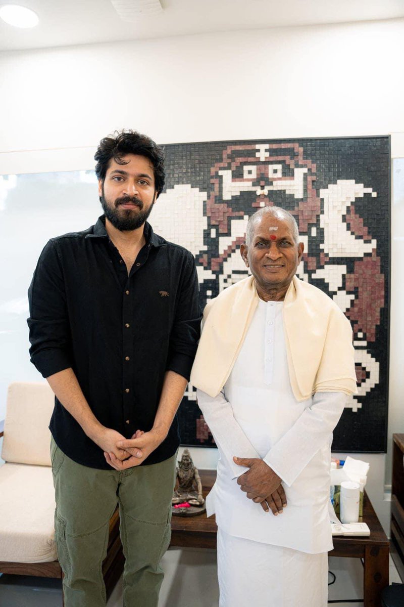 FridayCinemaOrg's tweet image. The #LubberPandhu team meets the lilaiyaraaja 🎶 
இசையமைப்பாளர் இளையராஜாவை சந்தித்து வாழ்த்து பெற்ற ‘லப்பர் பந்து' படக்குழுவினர்!
joy of celebration of the song 'Nee Pottu Vacha'. 

#sdcworld | #LabbarPandhu | #Ilaiyaraaja | #harishkalyan #attakathidinesh