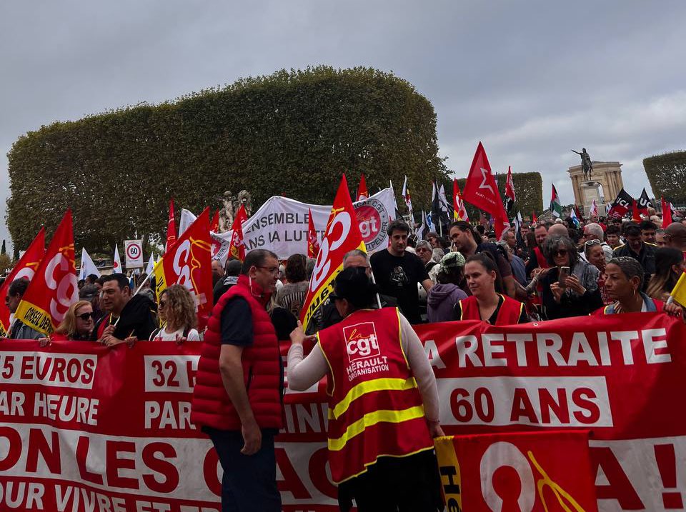 LFIMontpellier's tweet photo. 📢 Ce matin, nous étions 2500 dans les rues de Montpellier contre Macron et le nouveau gouvernement réactionnaire de Michel Barnier !

Face au déni démocratique et aux politiques de casse sociale, une seule solution : « Macron, destitution ! »

Pétition ➡️ https://t.co/wXqkYOs7h8 https://t.co/BhLzFFjvJ5