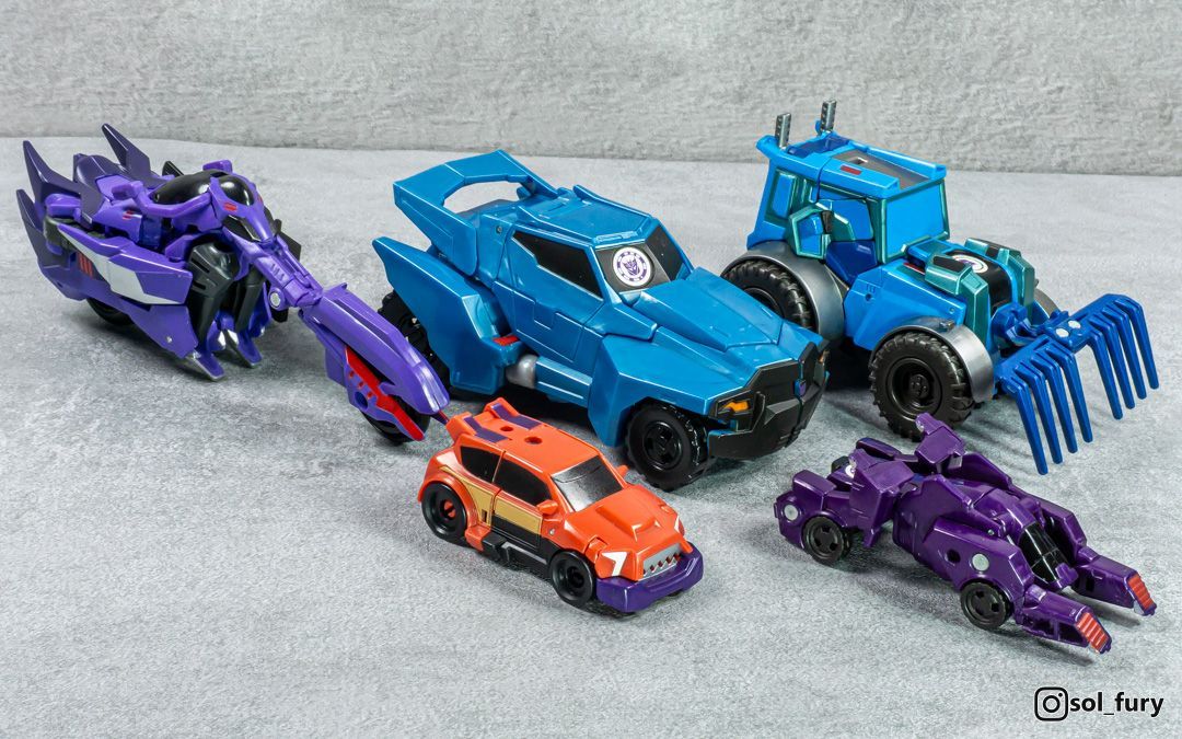 SolFury's tweet image. Steeljaw and his pack, one of the better additions to Transformers lore in Robots in Disguise 2015. If only they'd been blessed with better toys!

#transformers 
#robotsindisguise #transformersrobotsindisguise