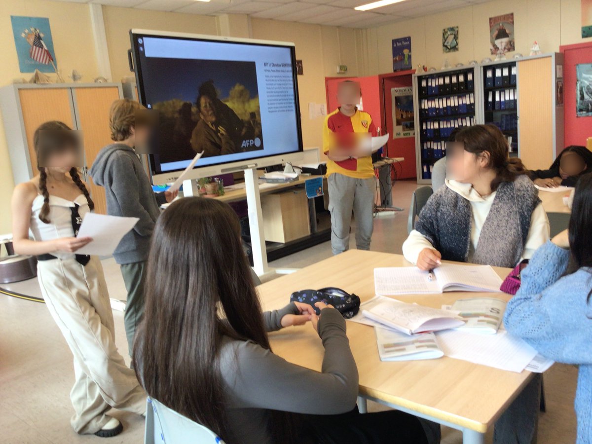 Deux classes de 3ème participent au <a href="/PrixBayeux/">Prix Bayeux Calvados-Normandie</a> "regard des jeunes de 15 ans". Après avoir analysé les  photos de la sélection de l'AFP, présenté leur travail à l'oral, ils ont voté pour la photo, qui, pour eux, symbolise l'actualité des 12 derniers mois. #EMI #profdoc
