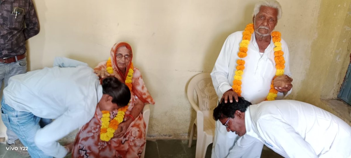 RoshaniYad54697's tweet photo. #अंतराष्ट्रीय_वृद्धजन दिवस पर आदरणीय वृद्धजन का सम्मान किया गया #PESA_ECT
@CMMadhyaPradesh
@ChouhanShivraj
@CollecterK
@JansamparkMP
@minprdd
@prahladspatel
@PROJSKhargone https://t.co/cTbKMti91d