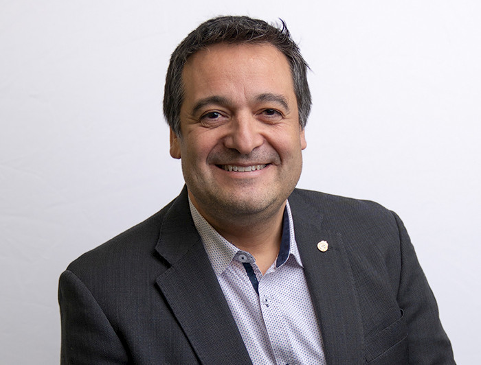 Universidad Católica (@ucatolica) on Twitter photo ¡Felicitamos a Álvaro Ossa!👏 El director de <a href="/TransferenciaUC/">Dirección de Transferencia y Desarrollo UC</a> fue elegido presidente de la <a href="/RedGTChile/">Red de Gestores Tecnológicos de Chile</a> 🌐💡, con el compromiso de seguir fortaleciendo esta comunidad, con un fuerte foco en la internacionalización y la integración regional 🌎: n9.cl/4goxd ¡Felicitamos a Álvaro Ossa!👏 El director de <a href="/TransferenciaUC/">Dirección de Transferencia y Desarrollo UC</a> fue elegido presidente de la <a href="/RedGTChile/">Red de Gestores Tecnológicos de Chile</a> 🌐💡, con el compromiso de seguir fortaleciendo esta comunidad, con un fuerte foco en la internacionalización y la integración regional 🌎: n9.cl/4goxd