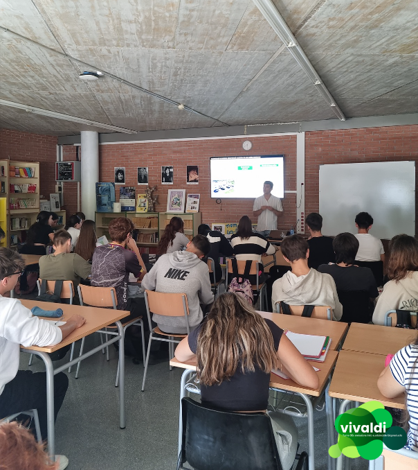 Vivaldi_project's tweet photo. Also, a local secondary school hosted our colleague Oscar Guerrero to present the project focusing on another aspect of #wastevalorisation VIVALDI works on: nutrient recovery from industrial wastewater ♻️💧
Congrats both for sharing the project impact as broadly as possible! 👏 https://t.co/YZkMRv3rkJ