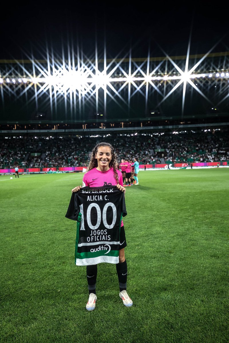 .<a href="/rfontemanha/">Rita Fontemanha</a> e <a href="/AliciaCorreia6/">Alícia</a> foram ontem homenageadas pelos 150 e 100 jogos de verde e branco, respectivamente 🟢⚪️ #FutFemSCP