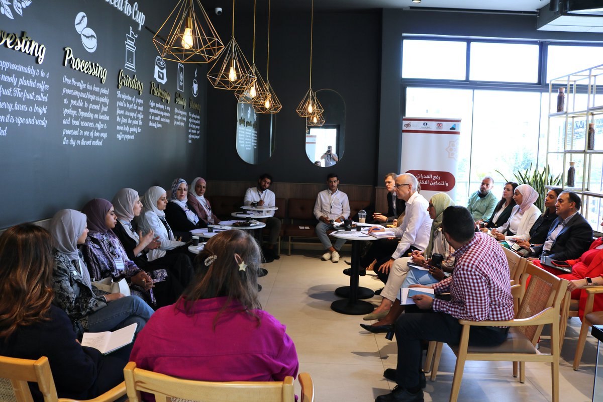 EBRDgender's tweet photo. Last week, @NickDyerFCDO  and @UKinJordan met Syrian and Jordanian graduates from our hospitality training programs in Amman, supported by @FCDOGovUK , which support youths transition from education into employment through skills and on-the-job experience!👏
@EFE_jor #EBRDonors https://t.co/7jgL4vCgim
