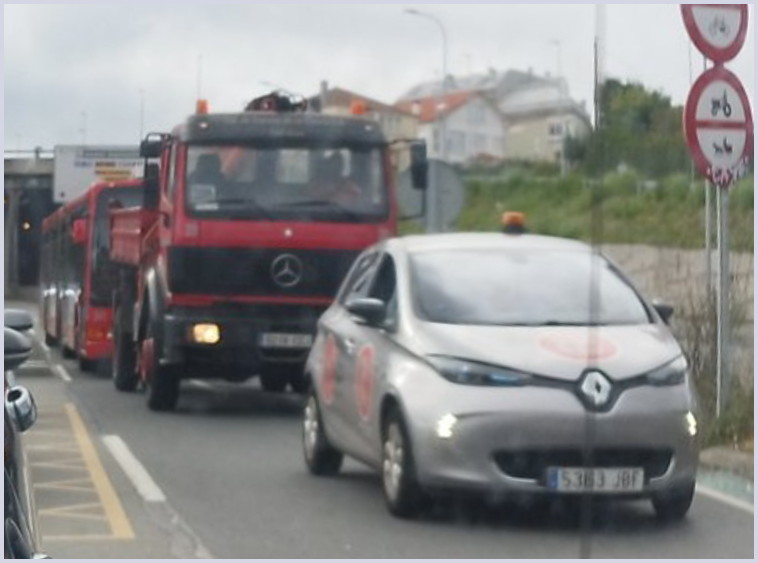 BlogBusurbano's tweet image. Una baja -temporal- en la flota de articulados de @TranviasCoruna.

El #Bus345 pide papas.
Son cosas que pasan en las ciudades con el mejor #TransportePúblico de #BusUrbano.

¿Quién tendría que salir en su lugar...?

@TranviasCoruna solventará la contrariedad.

[ Vía @Di115 ]