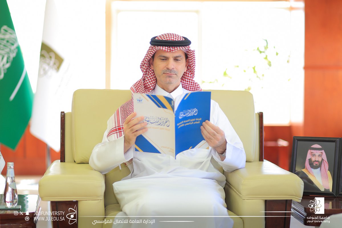 JoufUniversity's tweet photo. #خبر |
استقبل سعادة رئيس #جامعة_الجوف أ.د. محمد بن عبدالله الشايع، أعضاء اللجنة الدائمة لتعزيز الصحة النفسية بالجامعة، وتسلم سعادته التقرير السنوي لمنجزات اللجنة لعام 1445هـ، وأشاد بإنجازاتها وتنوع مبادراتها وبرامجها، باعتبارها إحدى أدوات تحقيق جودة الحياة؛ لتحسين نمط حياة الفرد والأسرة، وبناء مجتمع ينعم بحياة متوازنة بما يحقق مستهدفات #رؤية_السعودية_2030، وقدمت اللجنة 6 مبادرات، استهدفت أكثر من 700 مستفيدًا، كما قدمت أكثر من 45 برنامجًا استهدف أكثر من 1250 مستفيدًا من داخل الجامعة وخارجها.