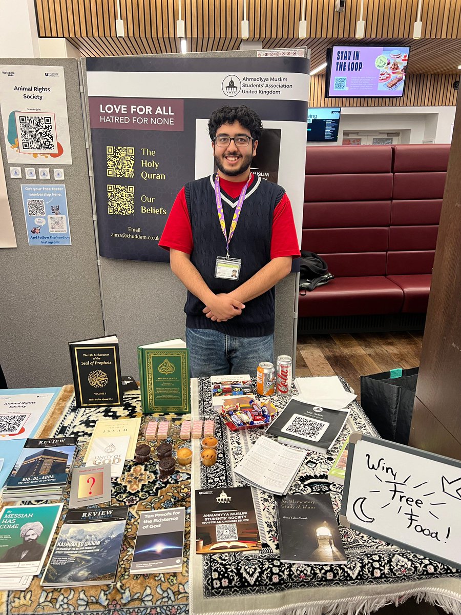 amsa_uk's tweet photo. We loved meeting everyone at @ucl Freshers Fair! π«
It was great to chat with so many students about promoting peace and understanding.
Thank you for your support!
#UCLFreshers #AMSA https://t.co/00QXf6tYeb