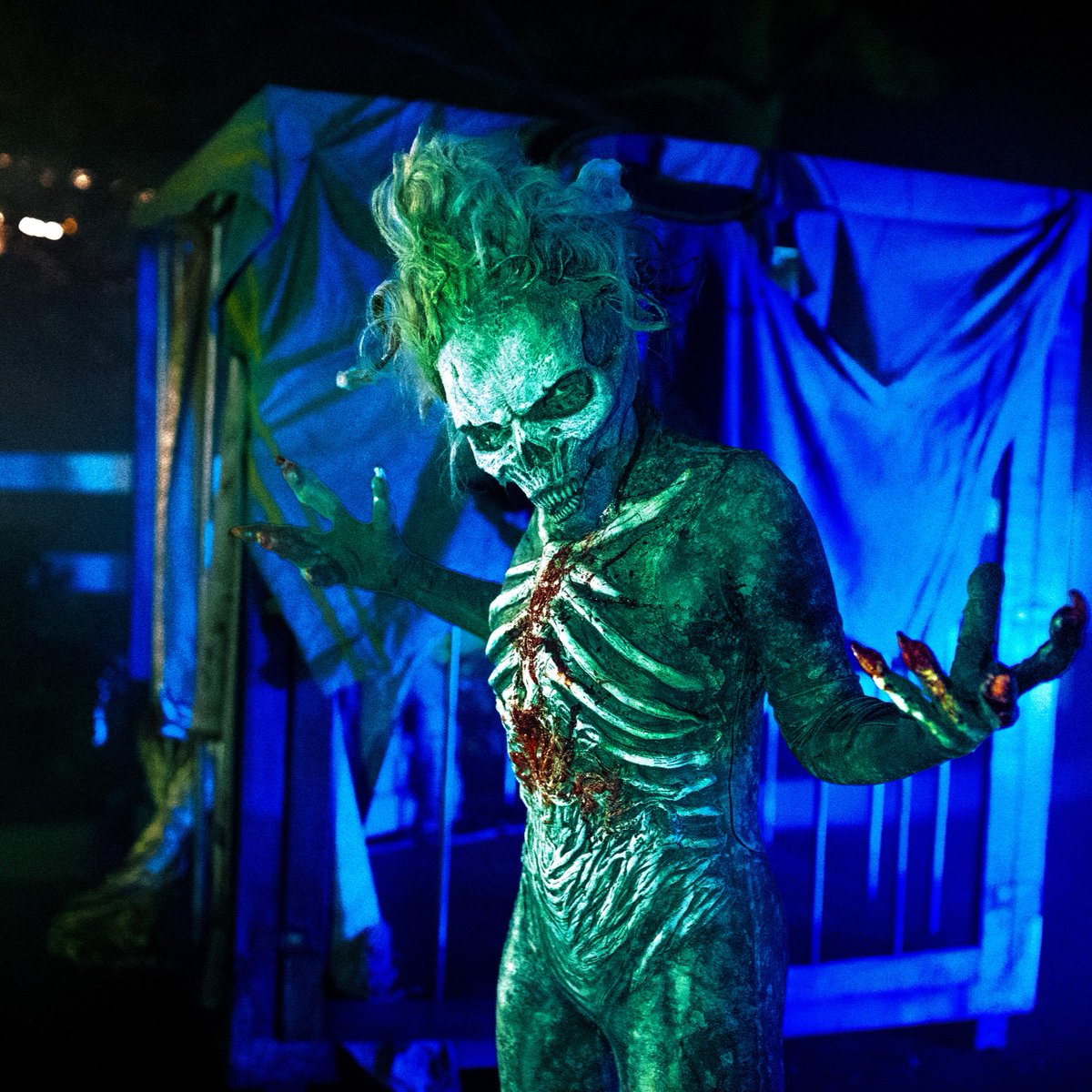 Hersheypark's tweet photo. Who's that lurking in the darkness? The creatures of Dark Nights are dying to meet you 👀 

🎟️ Grab tickets &amp; visit through Nov. 3: https://t.co/SlqwPlPu6n
📸: @CurtisRoams https://t.co/euI1aW5Mpf