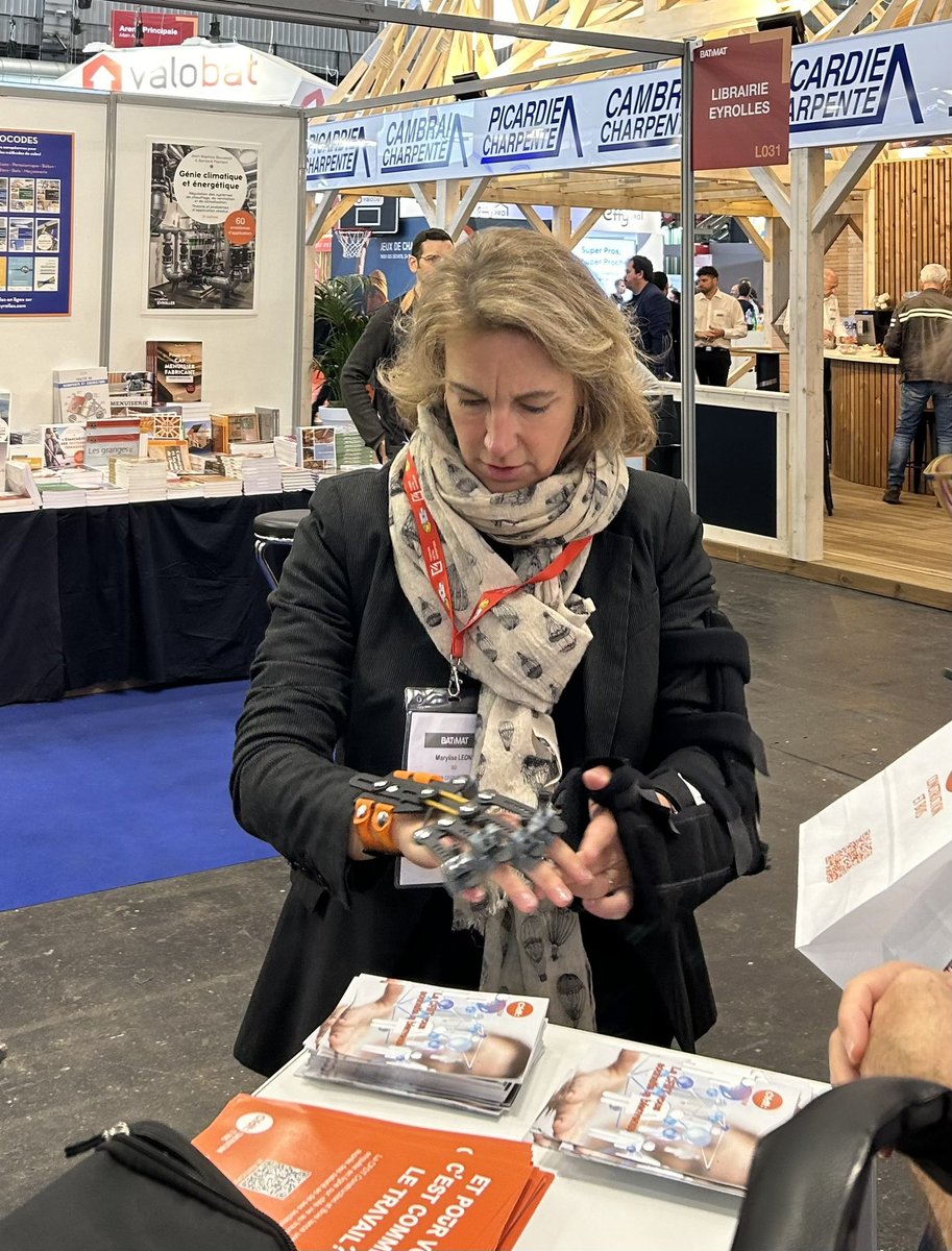 Ce matin avec les militant.e.s <a href="/fncbcfdt/">Fédération Construction et Bois CFDT</a> du bâtiment et des travaux publics au salon #Batimat. mobilisé.es sur la santé au travail dans un secteur très concerné . Allez les voir : Hall 1-L032 pour échanger et tester le kit vieillissement… l’accueil est top ! <a href="/CFDT/">CFDT</a>