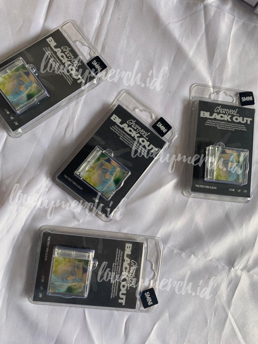lovely_merchid2's tweet photo. ‼️GIVEAWAY BY LOVELYMERCH‼️

Hii dalam rangka @lovely_merchid2 comeback🤩 minlove mau giveaway buat exol nih!!
✨1 pcs ALBUM SMINI CHANYEOL BLACK OUT (SEALED)✨ 
syaratnya :
- Follow @lovely_merchid2 
- RT + Like 
- Rep "DONE" 

dah itu ajaa, gampang kan!! yuk buruan ikutt🥰💗 https://t.co/YFhjJXS8IQ