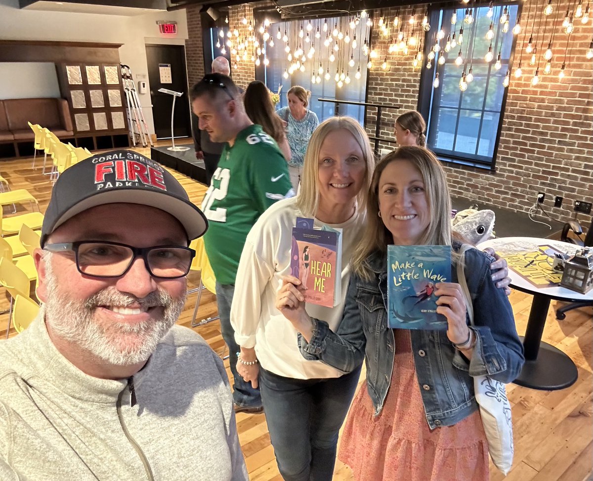 Had a great time at ⁦⁦An Unlikely Story⁩, the first stop on ⁦@KerryOCerra⁩ ‘s book tour for her empowering new middle grade novel Make a Little Wave. She brought the famous shark head too. 🥳 Can’t wait to dive into this book!