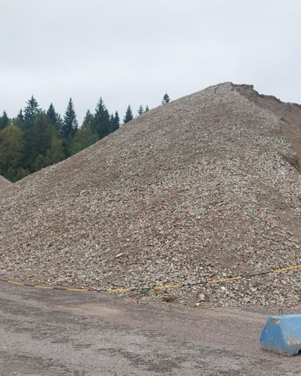 ♻️Purku- tai ylijäämäbetonin saapuessa vastaanottoalueelle käy se läpi tarkat prosessit ennen päätymistään kierrätysraaka-aineeksi. Kierrätetty betonimurske on resurssi- ja kustannustehokas vaihtoehto. Lue lisää👉 brnw.ch/21wNlB5