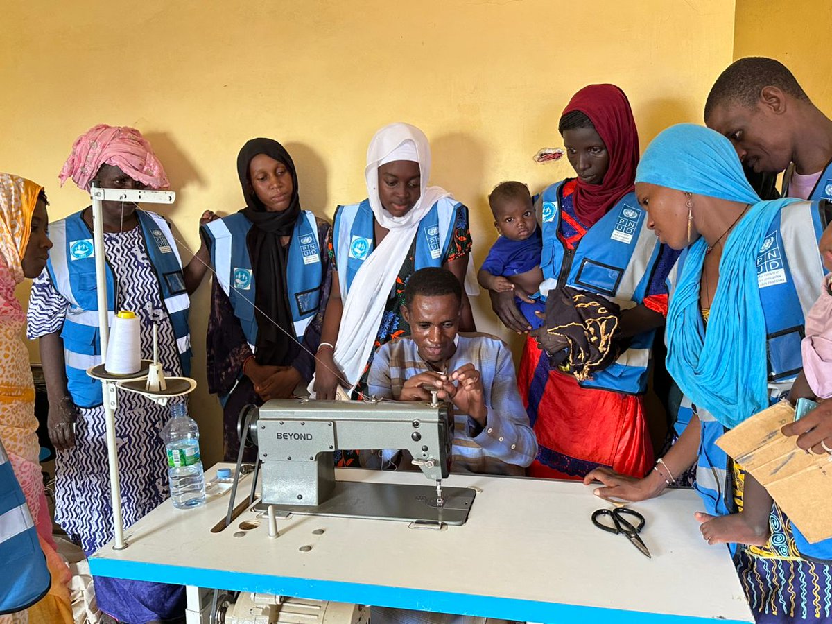 OngSedf's tweet photo. 📷 Le 30/09/2024 @OngSedf a organisé un atelier de lancement pour la formation de 250 femmes et jeunes sur les métiers porteuses au niveau du Guidimakha
Ce projet a été financé par le @PNUDMauritanie 
Les autorités locales ont participé à la cérémonie et démarrage des formations https://t.co/ZHP9f1Q8pz