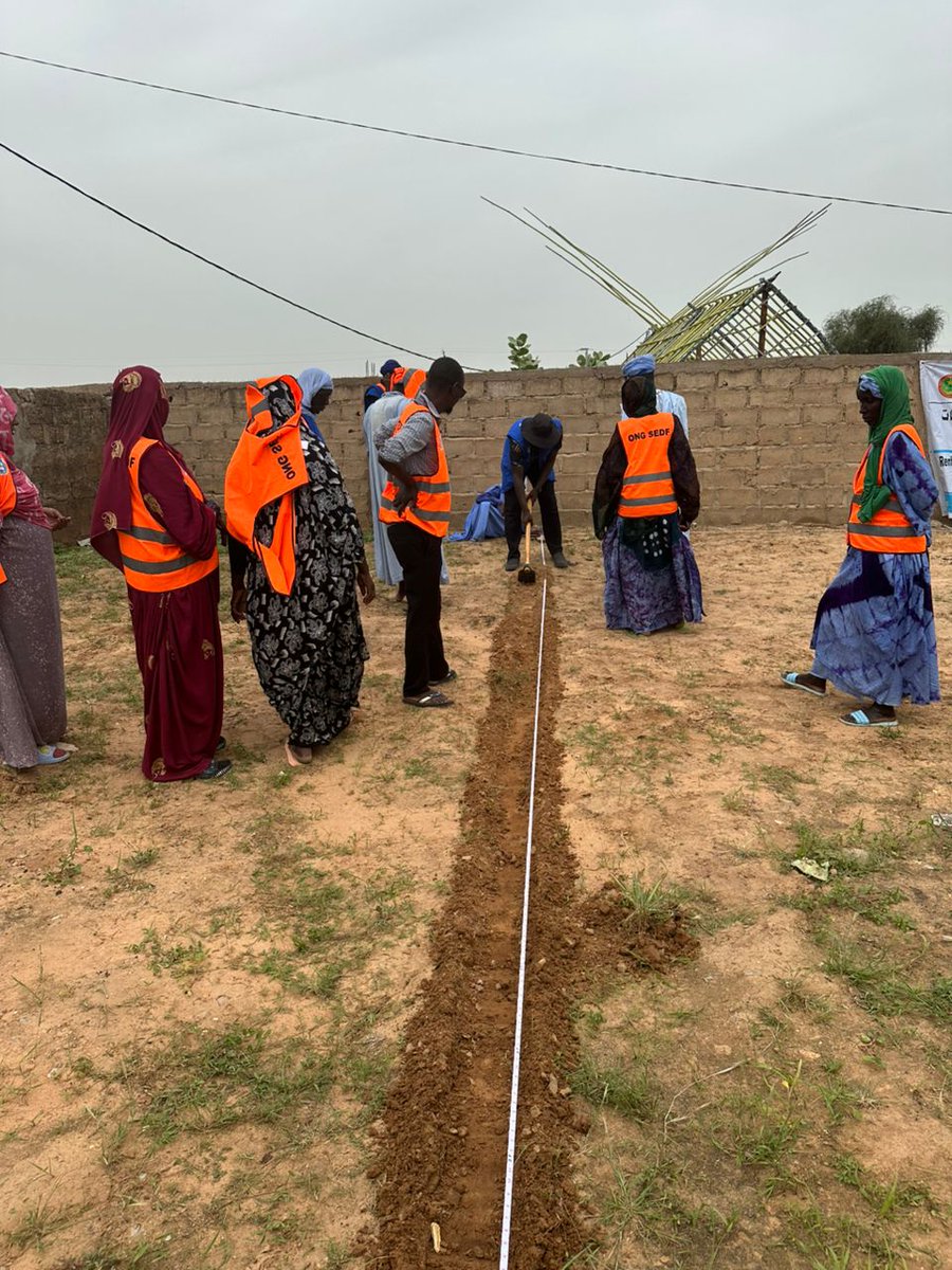 OngSedf's tweet photo. 📷 Le 30/09/2024 @OngSedf a organisé un atelier de lancement pour la formation de 250 femmes et jeunes sur les métiers porteuses au niveau du Guidimakha
Ce projet a été financé par le @PNUDMauritanie 
Les autorités locales ont participé à la cérémonie et démarrage des formations https://t.co/ZHP9f1Q8pz
