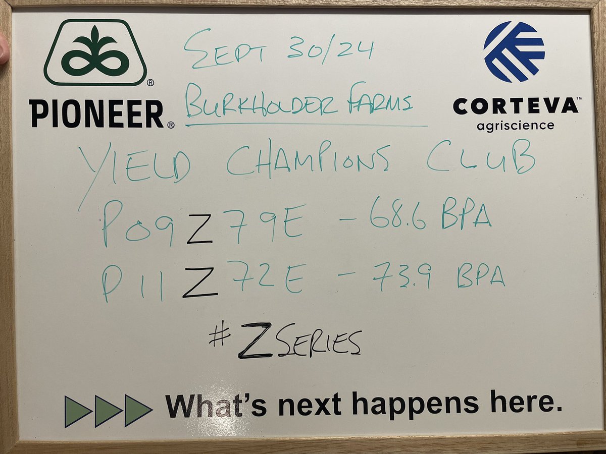 ScoutingFields's tweet image. Super happy with @PioneerSeedsCA new #Zseries soybeans. @Cheech_Cheech of course turned it into a field party. 🎉 
Thanks to @jburkholder_ @burkholderfarms @burkholder_rich 
Thankful for another beautiful fall harvest day! #yieldchampionsclub