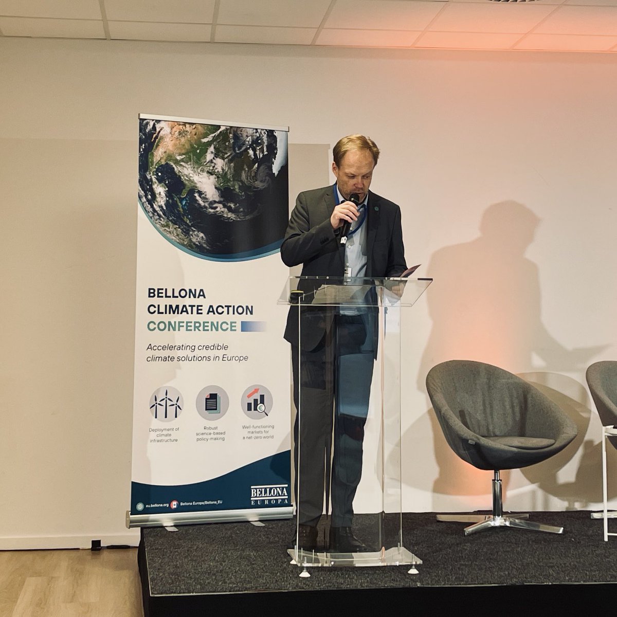 « No industry without decarbonisation, no decarbonisation without industry. Energy intensive industries need a plan. An Investment plan is required. »
« CCUS will be needed big time! »

A just transition, agri and food on board, circular economy.

Kurt Vandenberghe - DG Clima👏🏻