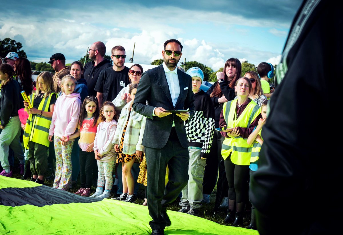 Jodiphotography's tweet photo. Guinness World Records shoot with @ViggoVenn a few months back! #guinnessworldrecords #viggovenn 
https://t.co/eRP2RxWjTh https://t.co/Ia8fDv3kkN