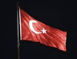 ⚓️🇹🇷 32 yıl önce, ABD’ye ait USS Saratoga uçak gemisi tarafından atılan güdümlü mermilerle NATO tatbikatında vurulan TCG MUAVENET muhribimizde şehit olan; 
gemi komutanı Kurmay Yarbay Kudret Güngör, vardiya subayı Teğmen Alper Tunga Akan, Telsiz Astsubayı Serkan Aktepe, İkmal