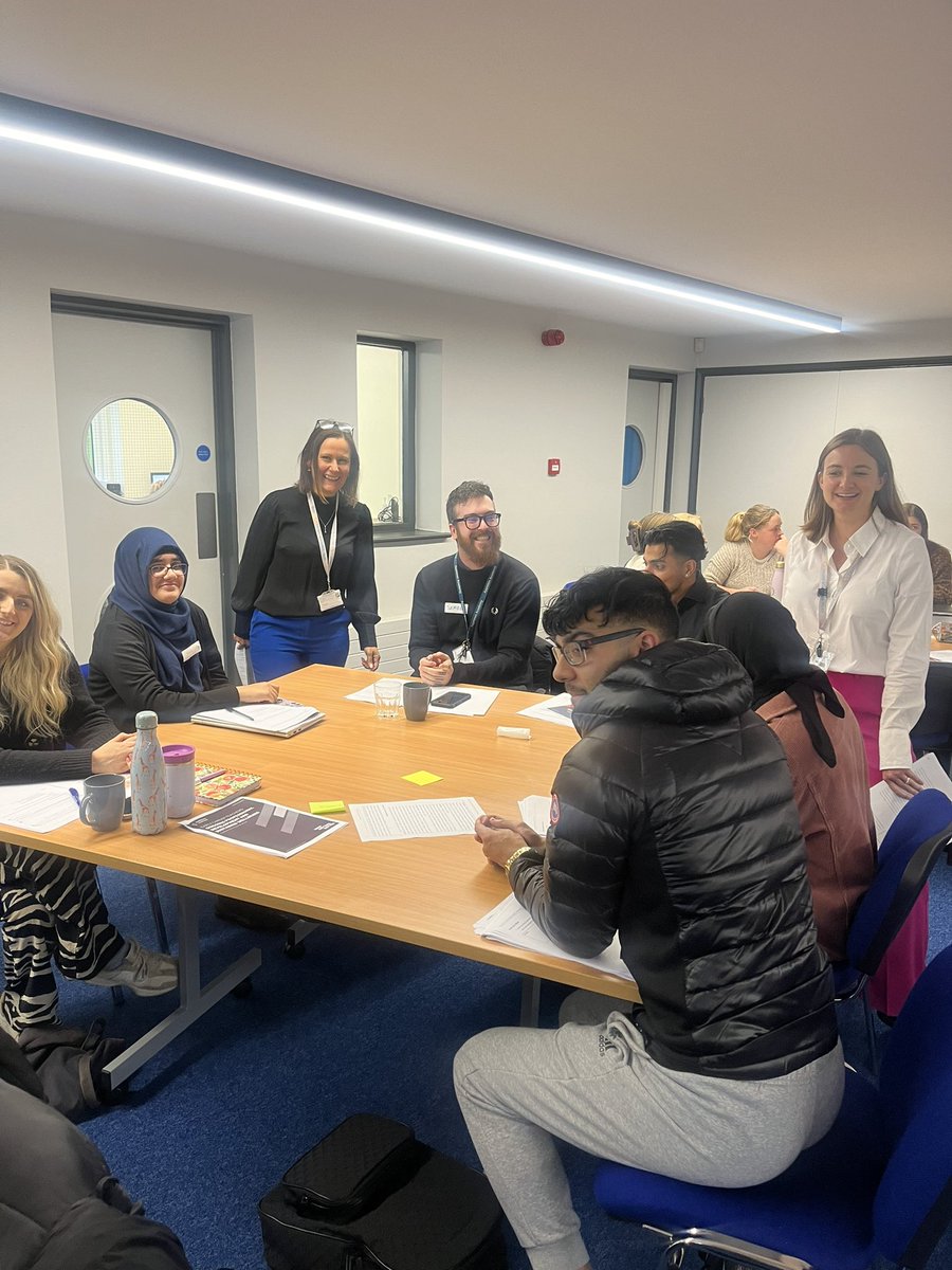 TeachingSchHub's tweet photo. Collaboration, openness and thought-provoking discussions during our conference today, which focused on wellbeing and the importance of professional development! @WissonLouise @exceedacademies @Ambition_Inst #WeExceed ✨💭 https://t.co/UwkBCT6LhE