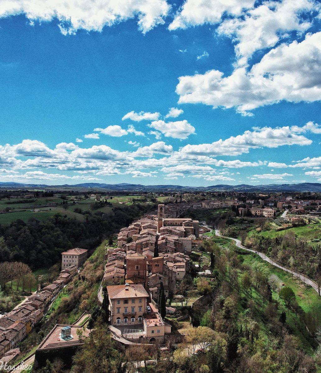 VFToscana's tweet photo. #ColleValdElsa รจ una cittadina dalle mille sfaccettature che si incontra lungo la tappa 32 della #ViaFrancigena in #Toscana. Qui trovi 5 buoni motivi per visitarla durante il cammino ๐ https://t.co/UHIV7JoSFJ
๐ธ IG hassk80 https://t.co/SJoqhnY4w6