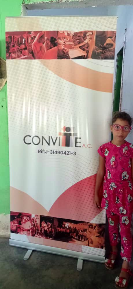 conviteac's tweet photo. Como parte de nuestro soporte humanitario, el pasado 26/09 pudimos apoyar con lentes para visión de cerca y de lejos a niños, niñas y personas mayores del sector Munegro del Municipio Sucre, en el Edo. Sucre. En el caso de los infantes, las dificultades visuales tiene un impacto en su desempeño escolar, al igual que para las personas mayores en su vida diaria. #SomosConvite