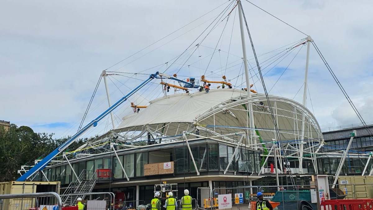 TensysDesign's tweet image. Huge congratulations to the combined teams of @TensysDesign , @basestructures  and @GFTomlinson  for safely and successfully lowering the intricate fabric roof covering the ‘Central Building’ of the University of Nottingham’s Castle Meadow Campus!