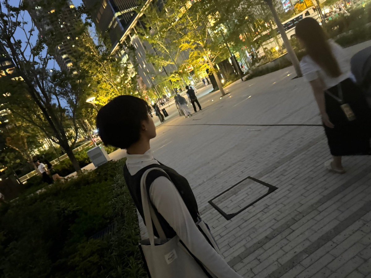 この間9月に入ったと思ったら
もう10月😱早すぎ！！！
でも、ようやく涼しくなってきたので
またヘッドホン🎧解禁しました！
この時期が1番好きやな〜

今月も楽しみながら頑張りましょー！

写真はこの間舞台を観に行った時のです！