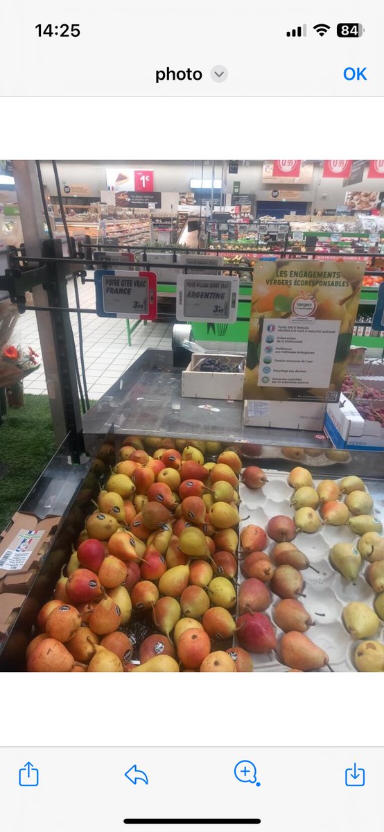 ValletRomain6's tweet photo. @CarrefourFrance à Salaise sur Sanne (38), pommes 🍎 et poires 🍐 
d hémisphère sud alors qu on est en pleine saison en France !!   C est honteux !!!  @Agri_Gouv @MichelBarnier.  #ceux qui font les fruit. https://t.co/Fx6IpyLjGb