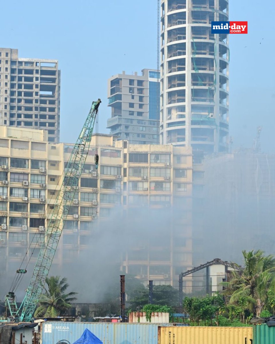 mid_day's tweet photo. A fire broke out at the L&T construction site for the Coastal Road project on Napean Sea Road in Mumbai.
Via: @khanshadab1982
#fire #firenews #mumbai #mumbaifire #mumbaifirebrigade #NapeanSeaRoad #CoastalRoadproject #CoastalRoad #mumbainews https://t.co/eXwjRabKxo
