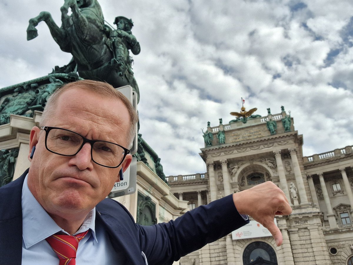 GunterFehlinger's tweet photo. No to Putin power in Austria!
Nein zur Machtergreifung #Kickls 
@vanderbellen 
Do not hand power to Kickl https://t.co/7E0sVqYypP