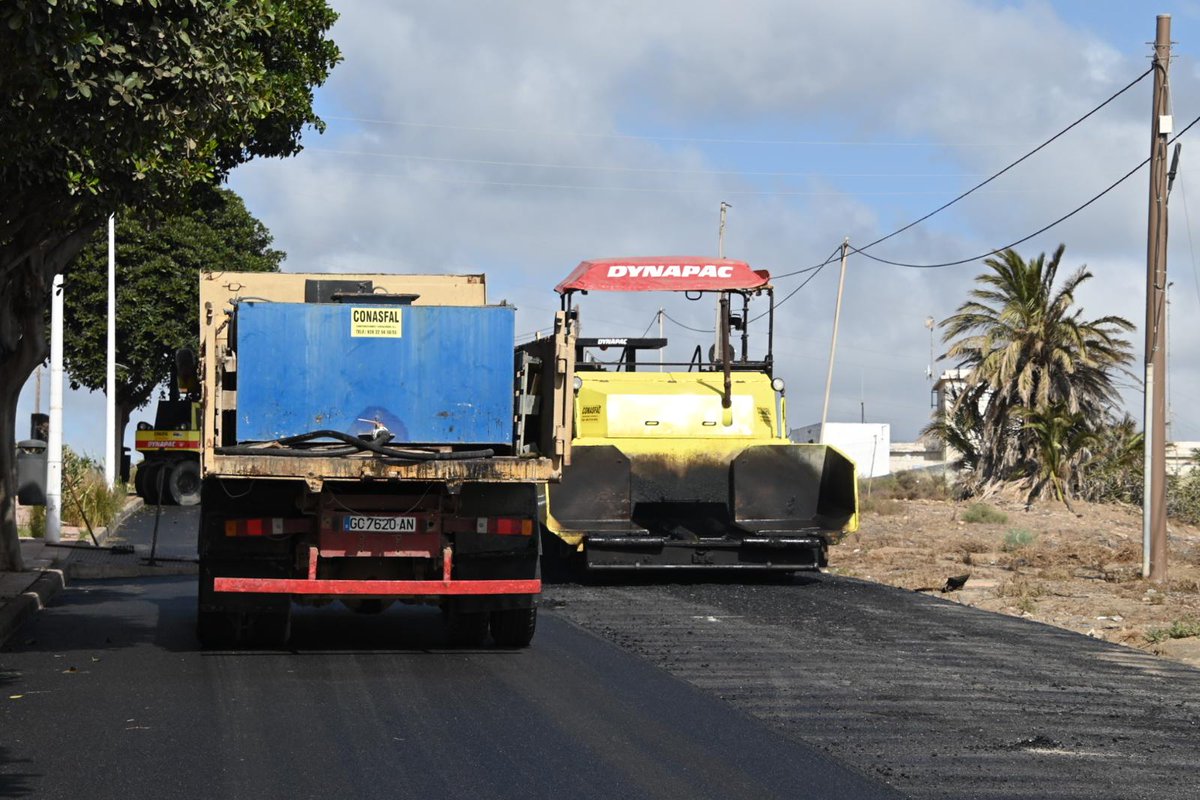 Ayun_Telde's tweet photo. ‼️⚠️🚧 | Telde inicia hoy martes, en Caserones Altos, el mayor plan de asfaltado de su historia con un presupuesto de 7,6 millones de euros

ℹ️Dividido en tres proyectos y cinco lotes, los trabajos llegarán a unas 400 calles, concluyendo barrios completos. https://t.co/wcRcWwQWTf