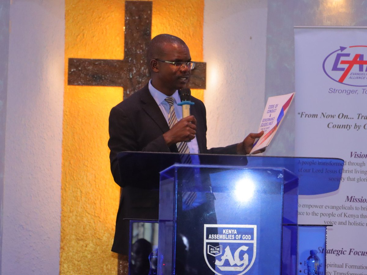 EAK_Kenya_'s tweet photo. Rev. Kepha Nyandega, General Secretary of EAK addressing over 200 clergy gathered at KAG Christian Center, Nakuru.
@Knyandega highlighted the critical issues affecting the Church in Kenya.
#EAKLeadership
#ChurchInKenya
#FreedomOfReligion https://t.co/iJaNFKexJp