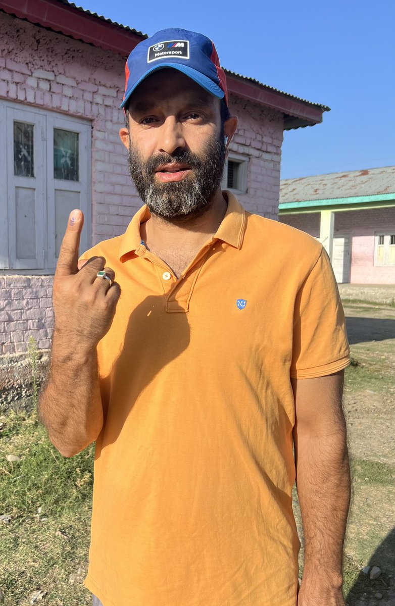 FIDAFIRDOUS2's tweet image. Happy to cast my vote and even happier to see such huge participation. Democracy thrives when we all take part! @kashmir_writes9 @diprjk @infokupwara