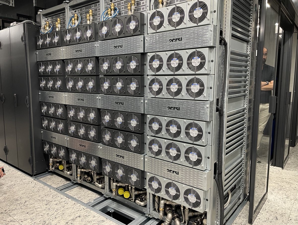 Zusammen mit <a href="/2crsi/">2CRSi</a> haben wir 4 OCtoRacks 42SL mit #DLC-Technologie geliefert! 💪 Effizient für HPC-Anwendungen, bis zu 50% Energieeinsparung.🌱

Highlights:
• 12.928 <a href="/AMD/">AMD</a> EPYC-Cores
• 72.704 Tensor-Cores, 2.326.528 CUDA-Cores <a href="/nvidia/">NVIDIA</a>
• 99.840 GB RAM

Stolze Zusammenarbeit! 🤝