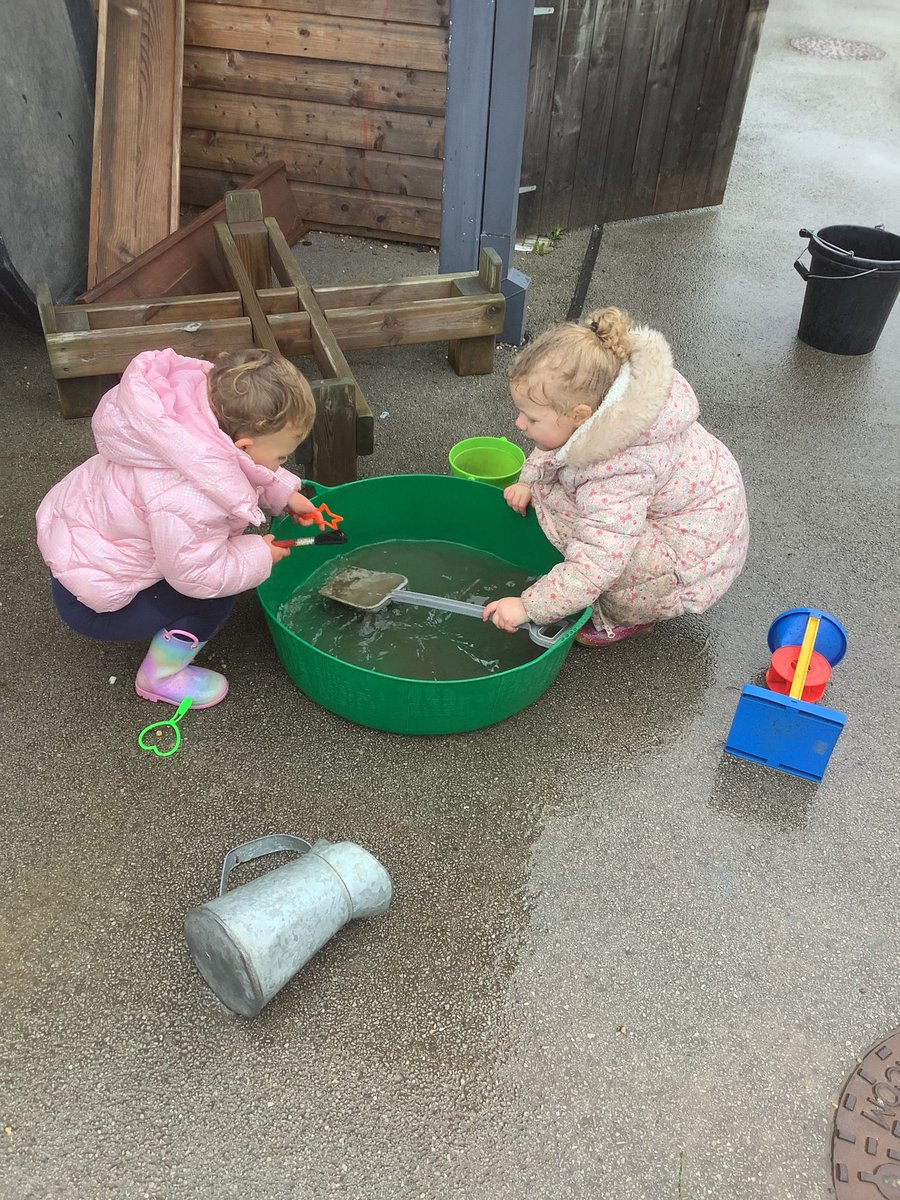 staynorHprimary's tweet photo. Team Esk doesn’t let a bit of rain stop them from exploring in the outdoor classroom. @eboractrust #staynoreyfs #teamesk https://t.co/BxTslHXNvl