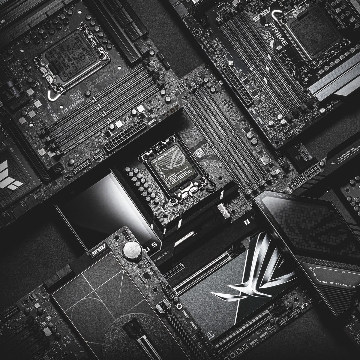 asusrogde's tweet image. Habt ihr Lust, aufzurüsten❓🚀
Seid bereit für eine neue Power-Generation❗

Wie viele Mainboards könnt ihr auf dem Bild erkennen❓

#IntelNextGenMotherboards #NextGenGPUsReady #AdvancedAiPCReady #WiFi7