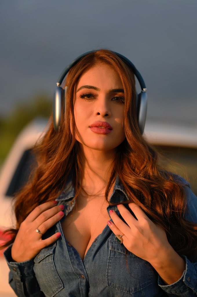 Nehhaamalik's tweet image. Can’t Keep Calm coz It’s my Birthday Month 😍😍 #octoberbaby #scorpion 🦂 
:
More pics on - instagram.com/p/DAlOI30z2jY/…

#nehamalik #denimlook #denimondenim  #sunsetphotography  #appleairpodsmax #birthdaymonth #happytimes #fashionista