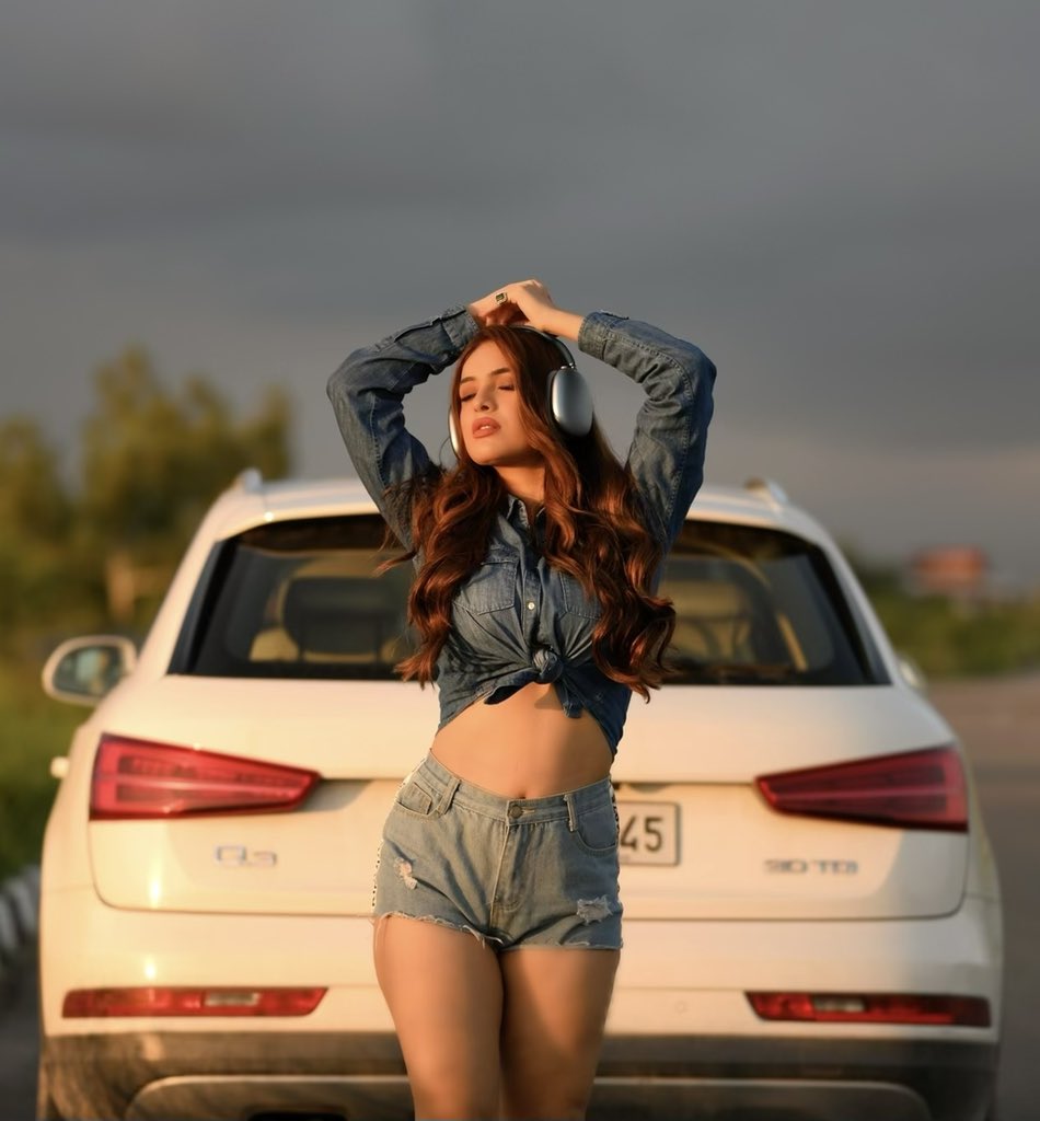 Nehhaamalik's tweet image. Can’t Keep Calm coz It’s my Birthday Month 😍😍 #octoberbaby #scorpion 🦂 
:
More pics on - instagram.com/p/DAlOI30z2jY/…

#nehamalik #denimlook #denimondenim  #sunsetphotography  #appleairpodsmax #birthdaymonth #happytimes #fashionista