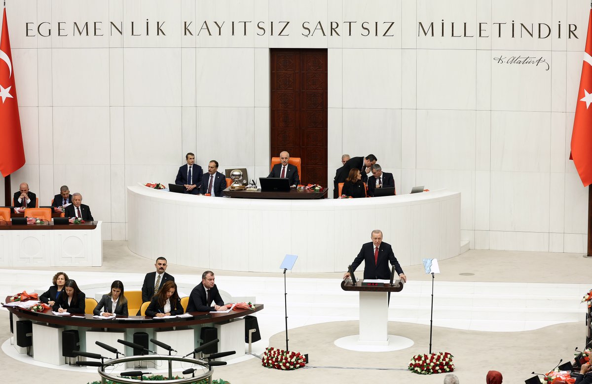Akparti's tweet photo. Cumhurbaşkanımız Recep Tayyip Erdoğan, TBMM 28. Dönem 3. Yasama Yılı Açılışı dolayısıyla Meclis Genel Kurulunda milletvekillerine hitap etti. https://t.co/cXfTW0pUz7