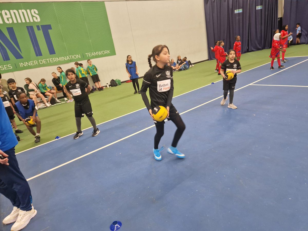 Our Year 5/6 Dodgeball team thoroughly enjoyed the excel festival they attended. They played amazingly well, showing off lots of good teamwork and sportsmanship. #SiSM2024