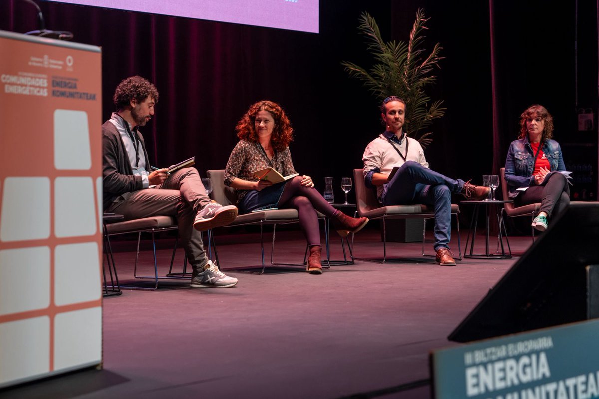 Estamos hoy en el III Congreso Europeo de Comunidades Energéticas en Pamplona, hablando de los retos en torno a la #pobrezaenergética más allá del bono social.

Podéis volver a ver la intervención completa de @AlbadelCampo1  aquí 👇 

lnkd.in/dngqFPyY