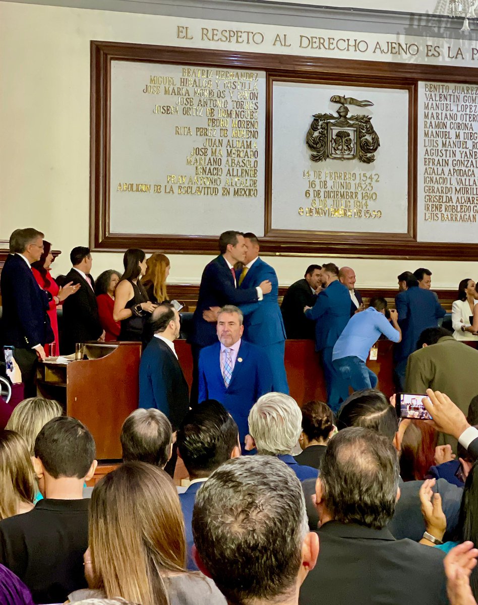JesusBecerraS's tweet photo. En mi toma de protesta como regidor de Guadalajara.  Gracias por su confianza y por su apoyo.  Para servir a ustedes. https://t.co/PvXBUk5sbr