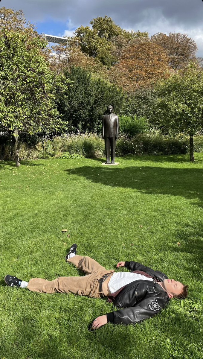 currentslopes's tweet image. When someone told me to touch some grass