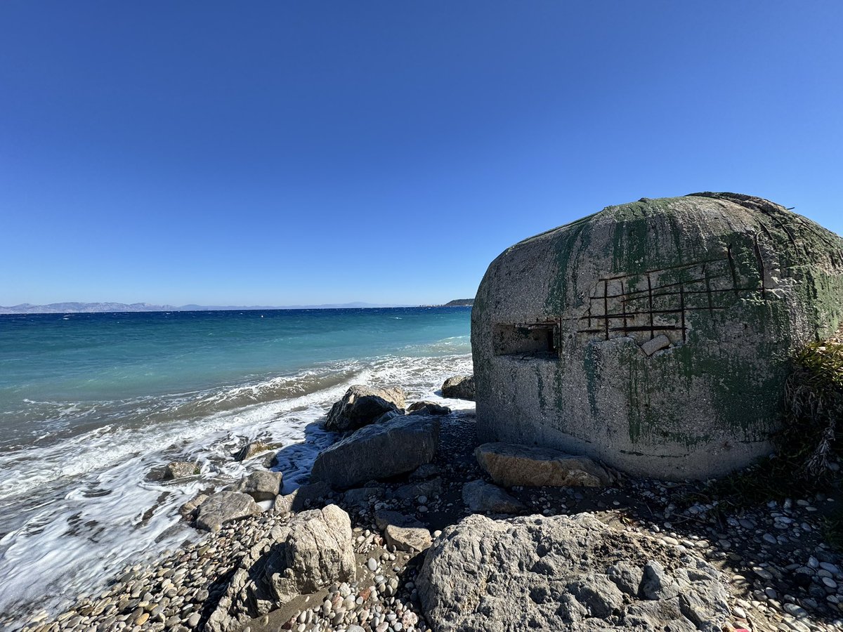 A bit of military history when abroad in the sun. sea defences in Greece 🇬🇷 

#Militaryhistory #Pillbox #seadefence #greece